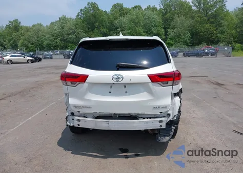 2018 Toyota Highlander Xle из США, поврежденный, VIN 5TDJZRFH1JS543786